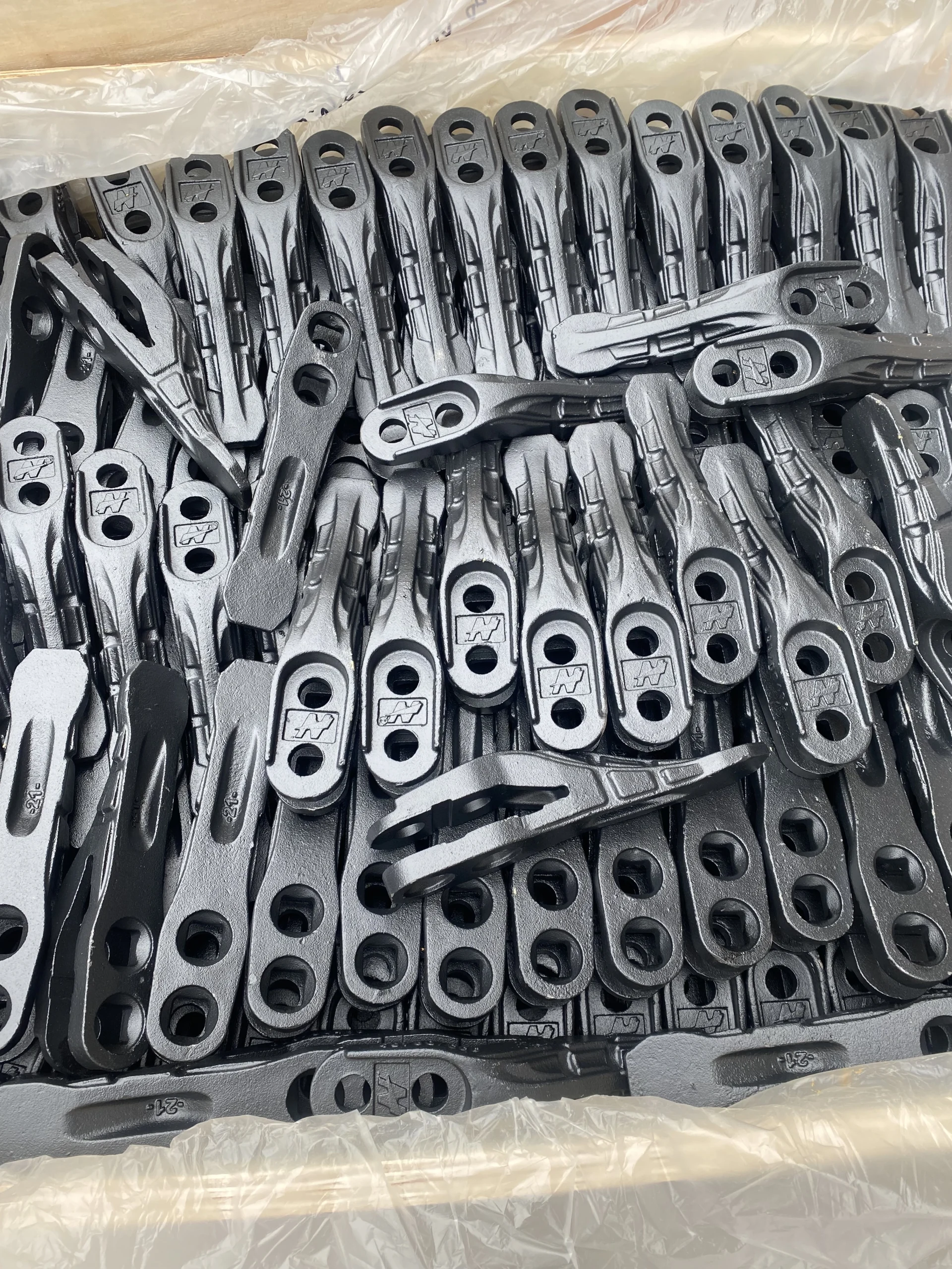 Dent centrale compatible pour JCB 4